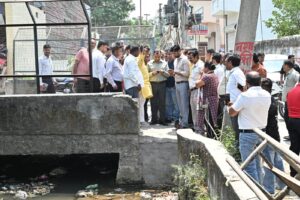 जिलाधिकारी जीरो ग्राउंड पर पहुंचकर सफाई व्यवस्था एवं अतिक्रमण का लिया जायजा