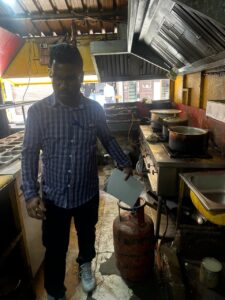 डीएम की क्यूआरटी ने नगर निगम देहरादून क्षेत्र अंतर्गत व्यावसायिक प्रतिष्ठानों से 04 घरेलू गैस सिलेंडर जब्त