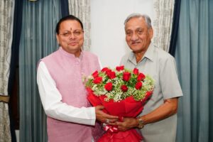 मुख्यमंत्री से पूर्व मुख्यमंत्री श्री विजय बहुगुणा ने शिष्टाचार भेंट की