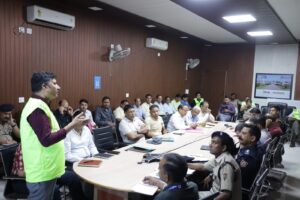 सविन बसंल के निर्देशोंके अनुपालन में सम्बन्धित रेखीय विभागों के अधिकारियों के साथ एनआईसी सभागार में टेबल टॉप बैठक आयोजित की