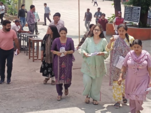 17 केंद्रों पर शांतिपूर्ण संपन्न हुई प्रवक्ता (हिंदी) परीक्षा, 7400 से अधिक अभ्यर्थी पंजीकृत