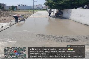 चारधाम यात्रा के दृष्टिगत सिवरेज के लिए खोदी गई सड़कों को त्वरित गति से ठीक करने के लिए दिन- रात किया जा रहा है निमार्ण कार्य