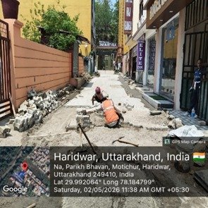 चारधाम यात्रा के दृष्टिगत सिवरेज के लिए खोदी गई सड़कों को त्वरित गति से ठीक करने के लिए दिन- रात किया जा रहा है निमार्ण कार्य