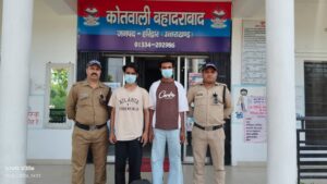 हरिद्वार पुलिस की कार्रवाई, चोरी की मोटरसाइकिल संग 02 चोर धर दबोचे