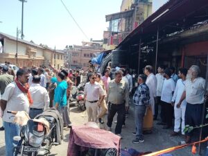 आगामी कांवड़ यात्रा को सुव्यवस्थित ढंग से संचालित करने के लिए जिलाधिकारी मयूर दीक्षित के निर्देशन में चलाया गया अतिक्रमण अभियान