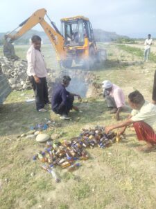 52 मुकदमो मे जब्त लगभग 600 लीटर देशी व 120 लीटर अंग्रेजी शराब का किया गया निस्तारण