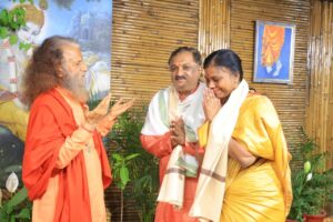 परमार्थ निकेतन में केन्द्रीय संस्कृत विश्वविद्यालय के कुलपति प्रो. श्रीनिवास वरखेड़ी एवं कर्नाटक संस्कृत विश्वविद्यालय की प्रोफेसर एवं डीन शिवानी वी. जी का आगमन एवं पूज्य स्वामी चिदानन्द सरस्वती जी से दिव्य भेंट