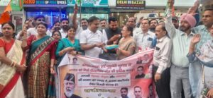 पश्चिम बंगाल में भारतीय जनता पार्टी की प्रचंड जीत की खुशी में मिठाई वितरित कर जश्न मनाया