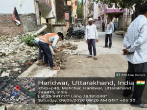 चारधाम यात्रा के दृष्टिगत सिवरेज के लिए खोदी गई सड़कों को त्वरित गति से ठीक करने के लिए दिन- रात किया जा रहा है निमार्ण कार्य