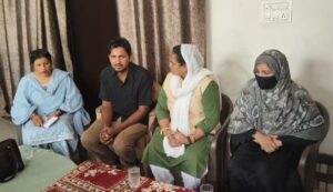 हलाला के विरुद्ध प्रदेश में पहला मुकदमा दर्ज कराने वाली पीड़िता से मिलने पहुंचीं अल्पसंख्यक आयोग की उपाध्यक्ष फरजाना बेगम
