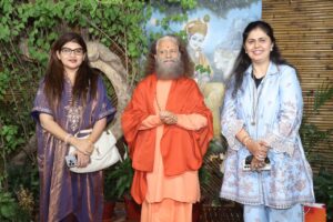 पंकजा मुंडे जी, केबिनेट मंत्री, महाराष्ट्र सरकार आयी परमार्थ निकेतन