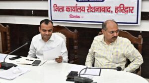 जनपद में संचालित हो रहे नालों एवं नालियों की साफ सफाई व्यवस्था त्वरित गति से की जाए: जिलाधिकारी