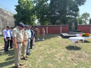 कर्तव्यनिष्ठ श्वान (dog) “रॉक्सी” को पुलिस लाइन रोशनाबाद में दी गई अंतिम सलामी
