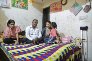 3 नौनिहाल बालिकाओं के पिता 100% दिव्यांग, माता 65% दिव्यांग, उपर से 64 हजार बोझिल ऋण
