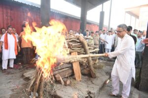 Khanduri cremated, उत्तराखंड के पूर्व मुख्यमंत्री खंडूड़ी का खड़खड़ी श्मशान घाट में राजकीय सम्मान के साथ अंतिम संस्कार