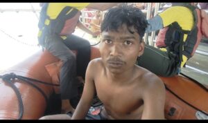 तेज लहरों में फंसे युवक को मौके पर मौजूद एसडीआरएफ टीम ने किए रेस्क्यू