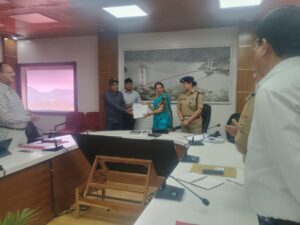 सड़क सुरक्षा समिति की बैठक सम्पन्न, “राहवीर योजना” के तहत अनन्त राम अन्थवाल सम्मानित