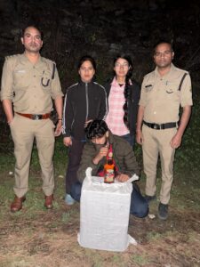 अवैध शराब तस्करी पर कसा शिकंजा, तीन तस्कर गिरफ्तार, 61 बोतल अंग्रेजी शराब बरामद