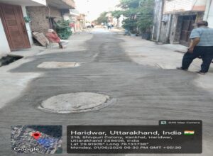 चारधाम यात्रा के दृष्टिगत सिवरेज के लिए खोदी गई सड़कों को त्वरित गति से ठीक करने के लिए दिन- रात किया जा रहा है निमार्ण कार्य