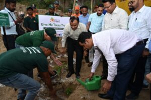 हरित हरिद्वार मुहिम को सार्थक करने के लिए जिलाधिकारी मयूर दीक्षित ने सिडकुल क्षेत्र में विश्व पर्यावरण दिवस के अवसर पर रुद्राक्ष का पौध किया रोपित