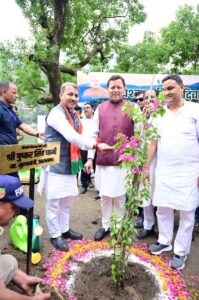 भीमताल झील के सौंदर्यीकरण हेतु झील के किनारे लगाए जाएंगे बोगनबेलिया के पौधे