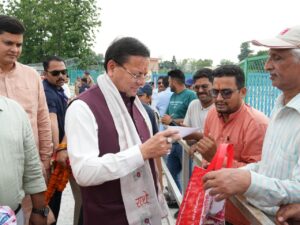 मुख्यमंत्री ने लोहियाहेड हेलीपैड व कैंप कार्यालय में जनता व जनप्रतिनिधियों से मुलाकात कर जनसमस्याएं सुनी