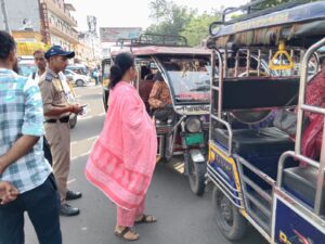 डीएम के निर्देश पर परिवहन विभाग की बड़ी कार्रवाई, बिना सत्यापन संचालित 50 से अधिक ई-रिक्शा सीज