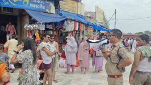 वीकेंड और सोमवती अमावस्या स्नान मेला के दृष्टिगत संपूर्ण हर की पैड़ी क्षेत्र से लगातार अतिक्रमण हटाया जा रहा है