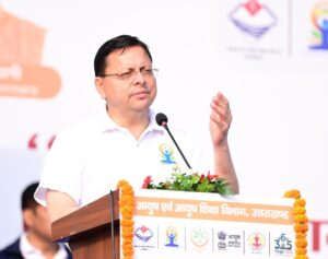 मुख्यमंत्री ने बनबसा में किया सामूहिक योगाभ्यास, योग को दैनिक जीवन का हिस्सा बनाने का किया आह्वान