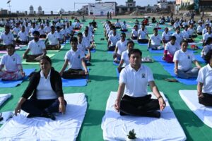 नितिका खण्डेलवाल के नेतृत्व में भव्य योग शिविर एवं सामूहिक योगाभ्यास कार्यक्रम का आयोजन किया गया