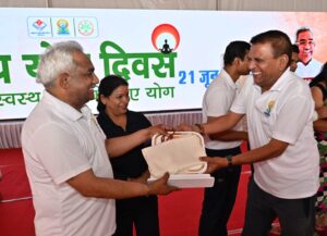प्रोफेसर(डॉ.) नरेश चौधरी को आयुष एवं आयुष शिक्षा मंत्री उत्तराखड मदन कौशिक ने किया सम्मानित
