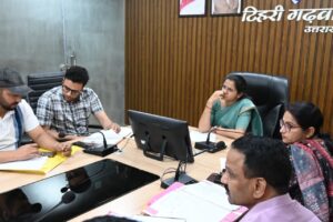 रेल परियोजनाओं की प्रगति को लेकर जिलाधिकारी ने आरवीएनएल के साथ की समीक्षा बैठक