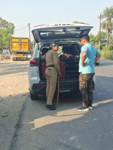 बाजपुर के महेशपुरा चेक पोस्ट में रोड चेकिंग की गई