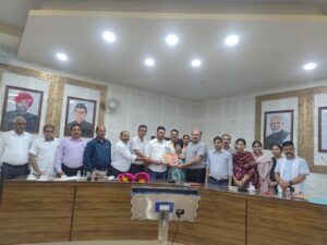सदस्य उत्तराखण्ड राज्य बाल अधिकार संरक्षण आयोग की अध्यक्षता में क्रिमसन वर्ड स्कूल से सम्बन्धित विभिन्न शिकायतों को लेकर बैठक हुई