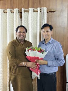 रुद्रपुर के समग्र विकास ज्वलंत एवं जनहित के मुद्दों पर मेयर विकास शर्मा ने कुमाऊँ आयुक्त/सचिव मुख्यमंत्री दीपक रावत से की मुलाकात