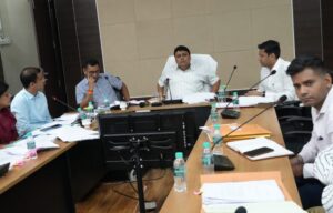 जिलाधिकारी रूद्रपुर ने उप जिलाधिकारियों, तहसीलदारों को लम्बित वादों को त्वरित निस्तारण करने के दिये निर्देश