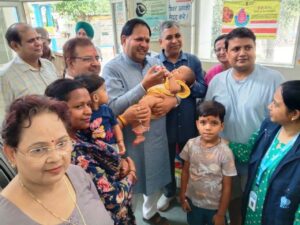 रुद्रपुर में जन प्रतिनिधियों, स्वास्थ्य विभाग के वरिष्ठ अधिकारियों, कर्मचारियों द्वारा पल्स पोलियो अभियान का शुभारंभ