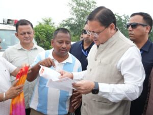 मुख्यमंत्री धामी ने लोहियाहेड में जनता व जनप्रतिनिधियों से मुलाकात कर सुनी जनसमस्याएं