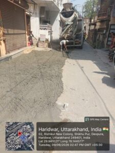 चारधाम यात्रा एवं आगामी कांवड़ यात्रा के दृष्टिगत सिवरेज के लिए खोदी गई सड़कों को त्वरित गति से ठीक करने के लिए दिन- रात किया जा रहा है निमार्ण कार्य