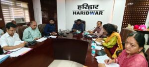 पात्र लाभार्थियों तक हर योजना का लाभ पहुंचे, अधिकारी करें समन्वय से कार्य: वीके संत