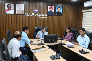 जिलाधिकारी ने ली आपदा प्रबंधन की समीक्षा बैठक, कंट्रोल रूम का किया निरीक्षण