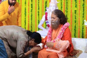 परमार्थ निकेतन में दिव्यता व भव्यता के साथ मनाया गुरू पूजन-पादुका पूजन