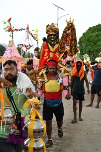 कांवड़ यात्रा में उमड़ी शिवभक्तों की भारी भीड़