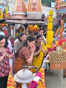 The District Posh Act Committee, जिला पॉश एक्ट समिति ने गंगा पूजन और आरती कर निष्पक्ष निर्णय लेने का मां गंगा से आशीर्वाद लिया।
