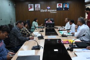 जिलाधिकारी ने ली जिला सहकारी विकास समिति की बैठक