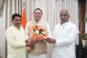 मुख्यमंत्री धामी से विधायक अरविंद पाण्डेय और विधायक किशोर उपाध्याय के नेतृत्व में आए प्रतिनिधिमंडल ने की भेंट