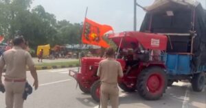 12 फिर से ऊंची कावड़ डीजे वाहनों को आवश्यक हिदायत देते हुए नारसन बॉर्डर से पर रोकते हुए वापस किया