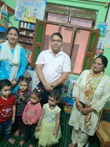 जिलाधिकारी ने आंगनबाड़ी केंद्र का किया निरीक्षण, नौनिहालों से संवाद कर जानी उनकी रुचियां