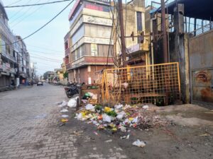 ट्रांसफॉर्मर के पास कूडा डालना, घट सकती है कोई घटना