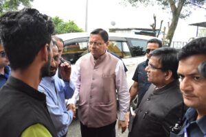 घायल श्रमिकों से मिले मुख्यमंत्री, जिला अस्पताल में जाना कुशलक्षेम
